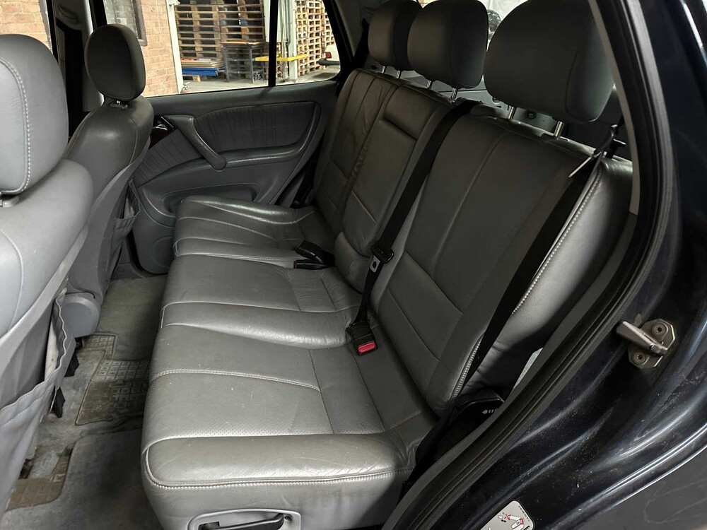 Mercedes-Benz M-Klasse 270 CDI 163PS 2001 (Original-NL), 95-HF-SV