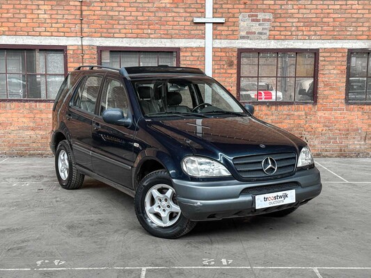 Mercedes-Benz M-class 270 CDI 163hp 2001 (Original-NL), 95-HF-SV