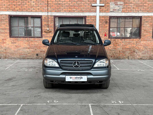 Mercedes-Benz M-class 270 CDI 163hp 2001 (Original-NL), 95-HF-SV