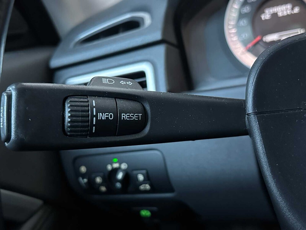 Volvo V70 1.6 T4 Lim. Ausgabe 179hp 2012, (Original-NL), 23-TSZ-4