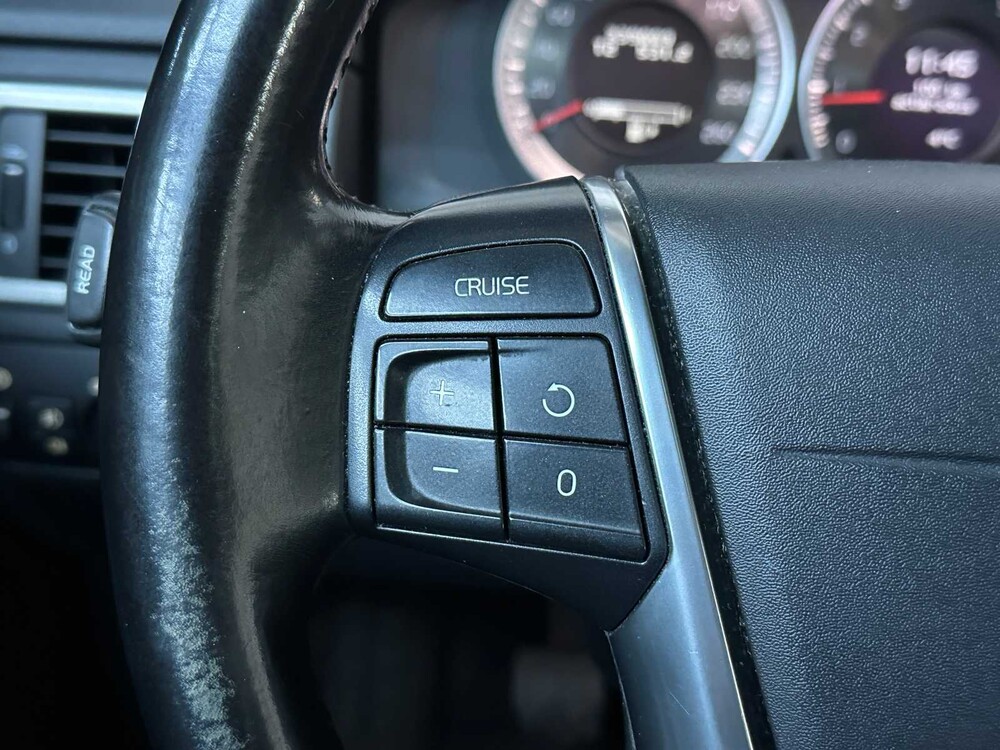 Volvo V70 1.6 T4 Lim. Ausgabe 179hp 2012, (Original-NL), 23-TSZ-4