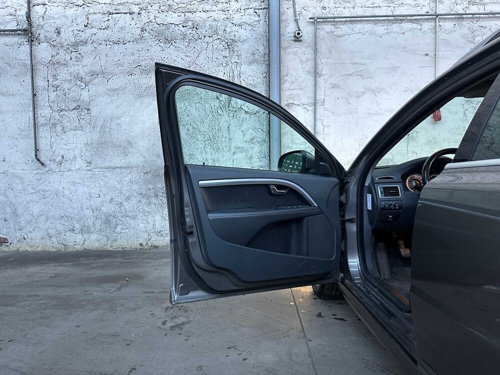 Volvo V70 1.6 T4 Lim. Ausgabe 179hp 2012, (Original-NL), 23-TSZ-4