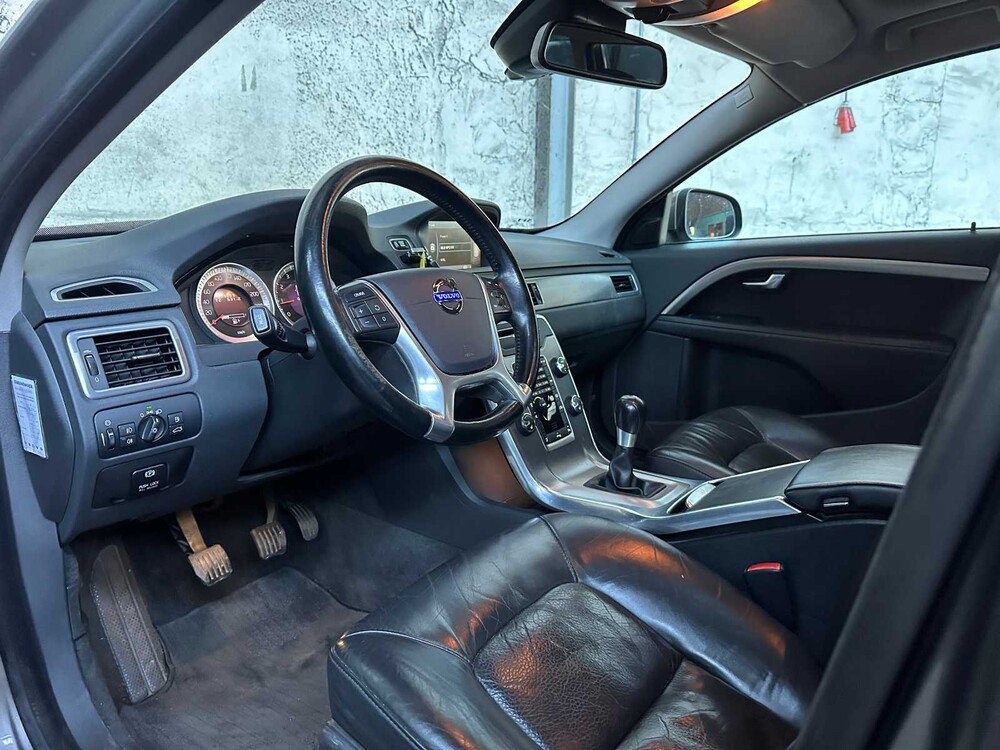 Volvo V70 1.6 T4 Lim. Ausgabe 179hp 2012, (Original-NL), 23-TSZ-4