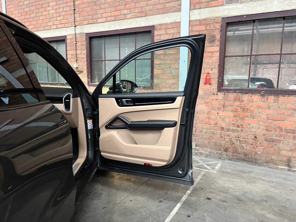 Porsche Cayenne E-Hybrid 3.0 V6 340pk 2020 (Origineel-NL + 1e Eigenaar), H-385-FF