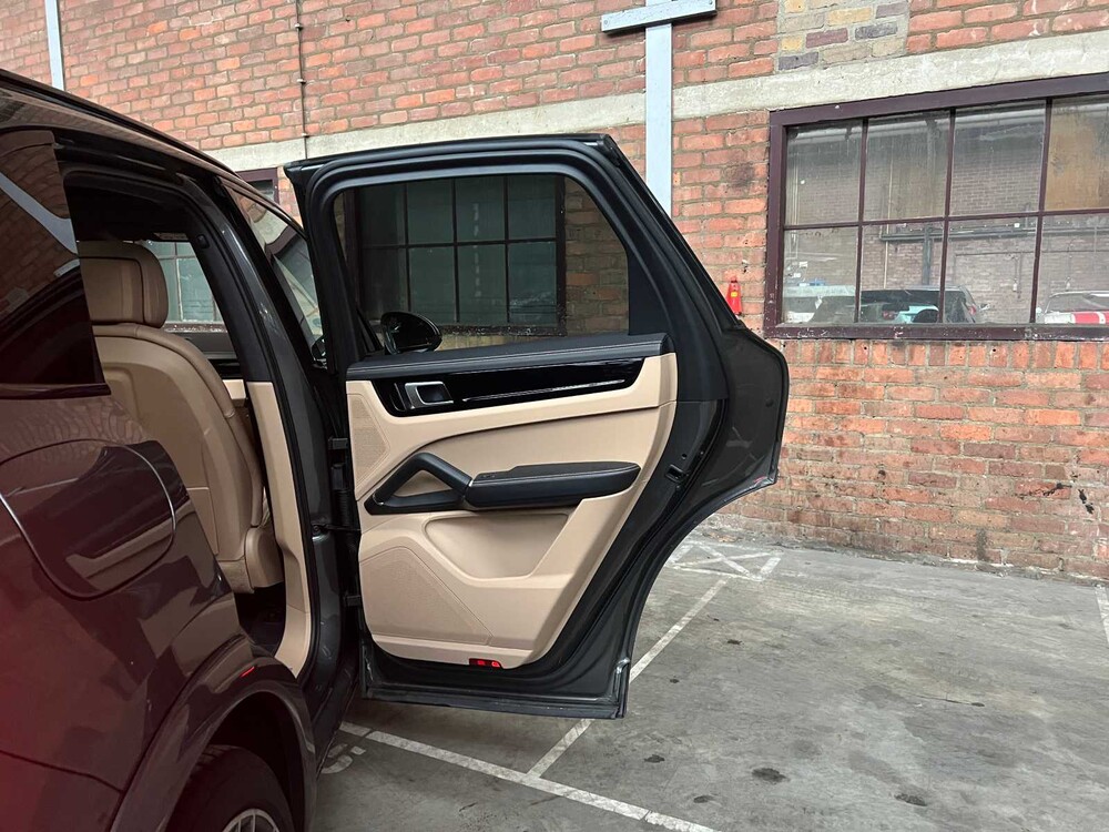 Porsche Cayenne E-Hybrid 3.0 V6 340pk 2020 (Origineel-NL + 1e Eigenaar), H-385-FF