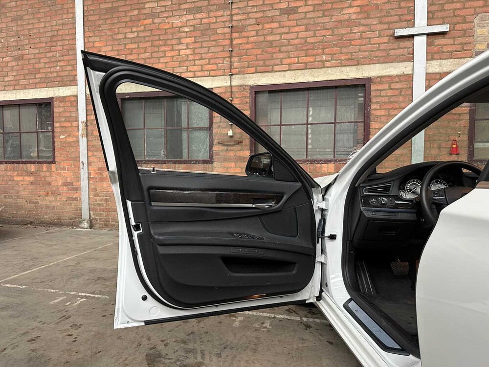 BMW ActiveHybrid7 F04 4.4 V8 465pk 2012