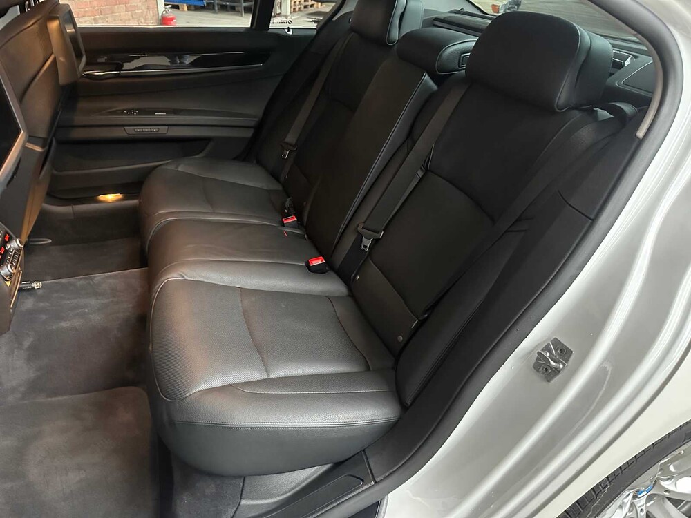 BMW ActiveHybrid7 F04 4.4 V8 465pk 2012