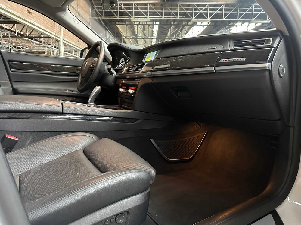 BMW ActiveHybrid7 F04 4.4 V8 465pk 2012