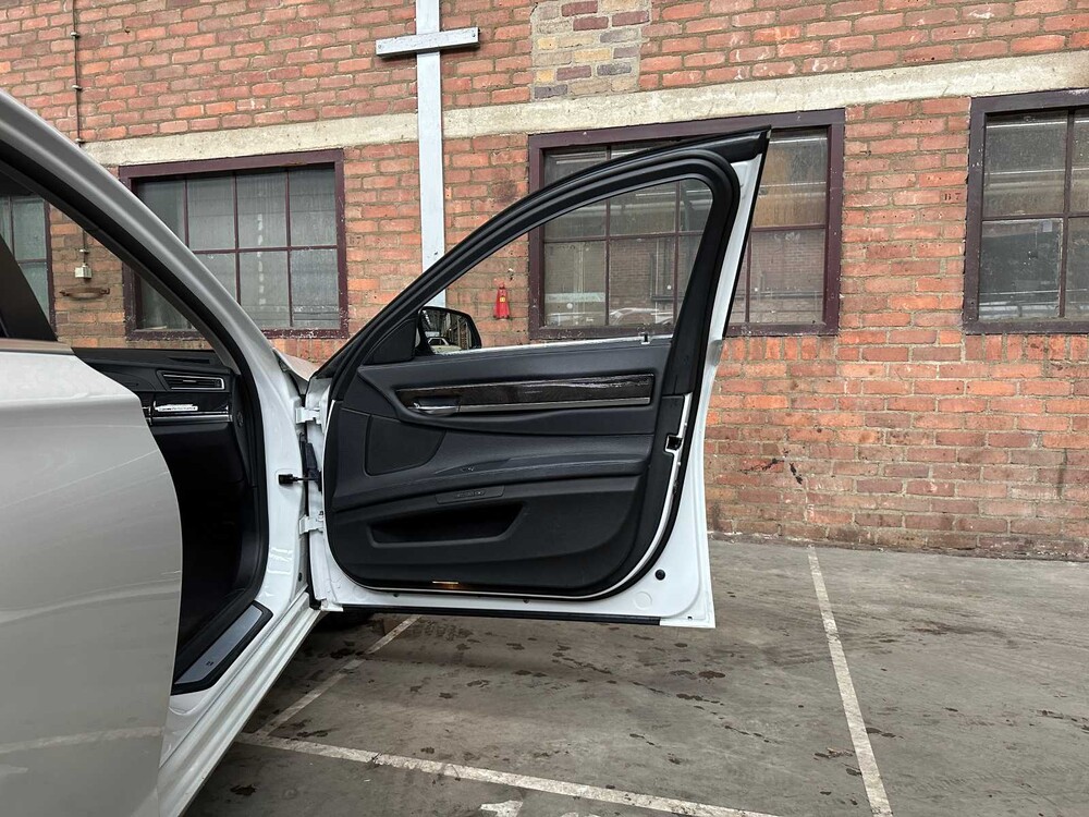 BMW ActiveHybrid7 F04 4.4 V8 465pk 2012