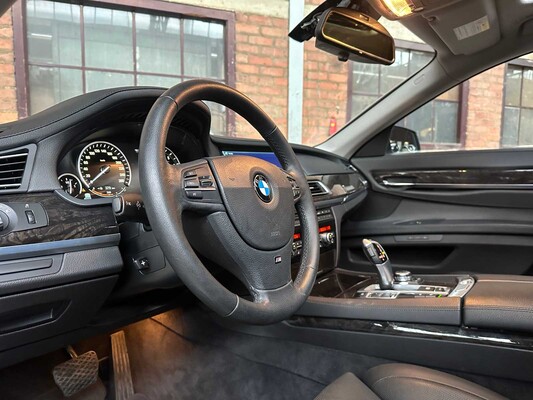 BMW ActiveHybrid7 F04 4.4 V8 465hp 2012