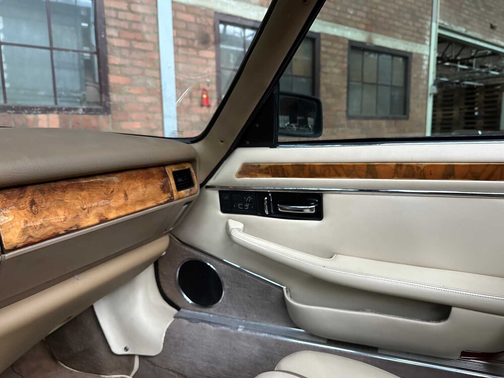 Jaguar XJS Convertible 4.0L L6 DOHC 24V 241hp 1996 Youngtimer