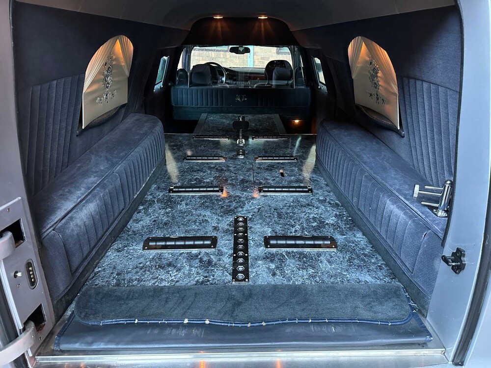 Cadillac Federal Coach DeVille 4.6 V8 279PS 2001 Leichenwagen