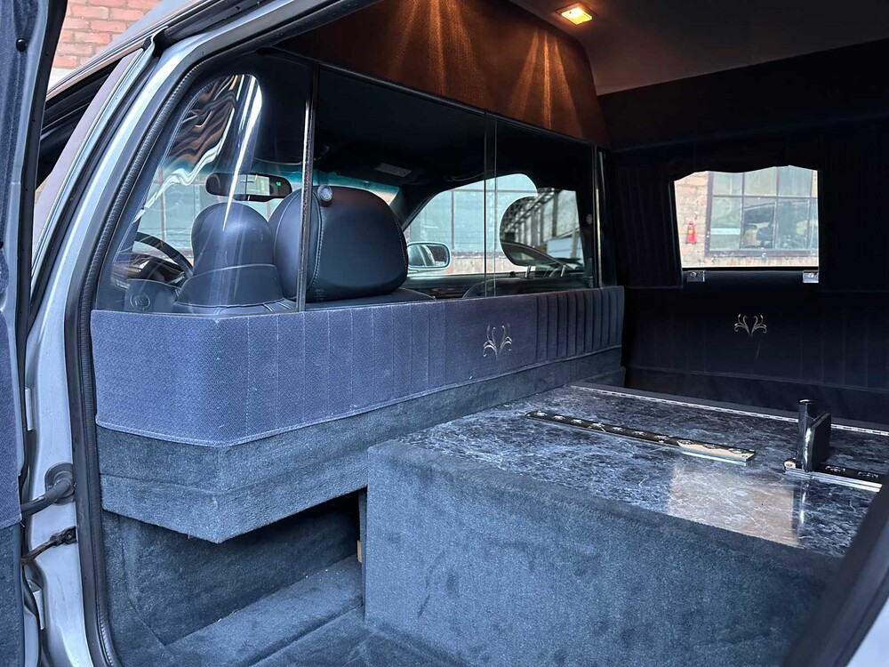 Cadillac Federal Coach DeVille 4.6 V8 279PS 2001 Leichenwagen