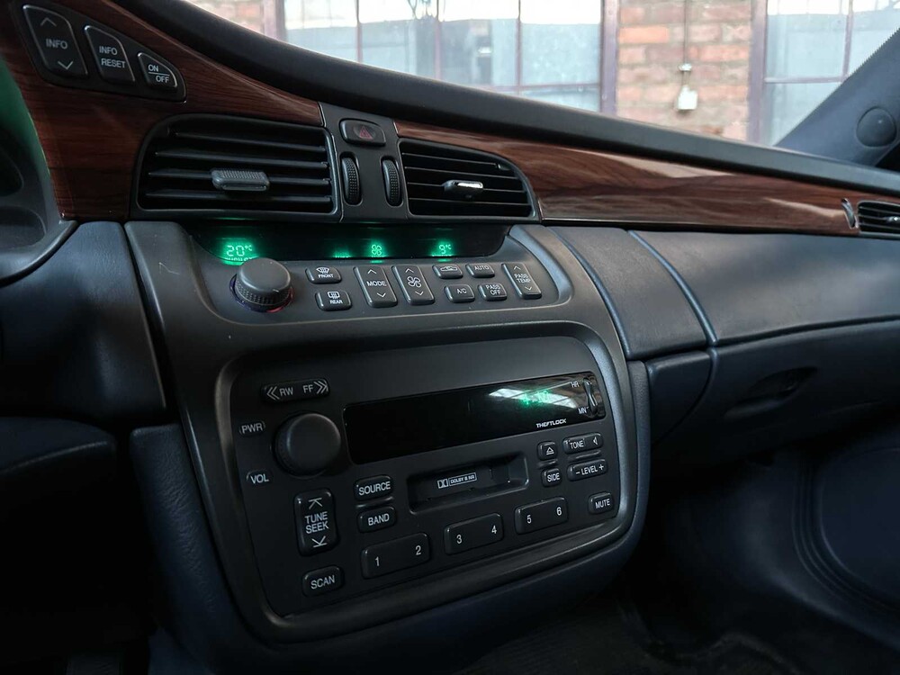 Cadillac Federal Coach DeVille 4.6 V8 279PS 2001 Leichenwagen