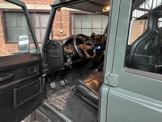 Land Rover Defender L316 2.4 TD 130