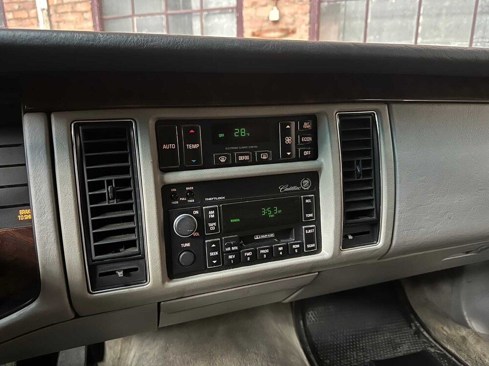 Cadillac Fleetwood Federal Coach 5.7 V8 262pk 1996 Begrafenisauto