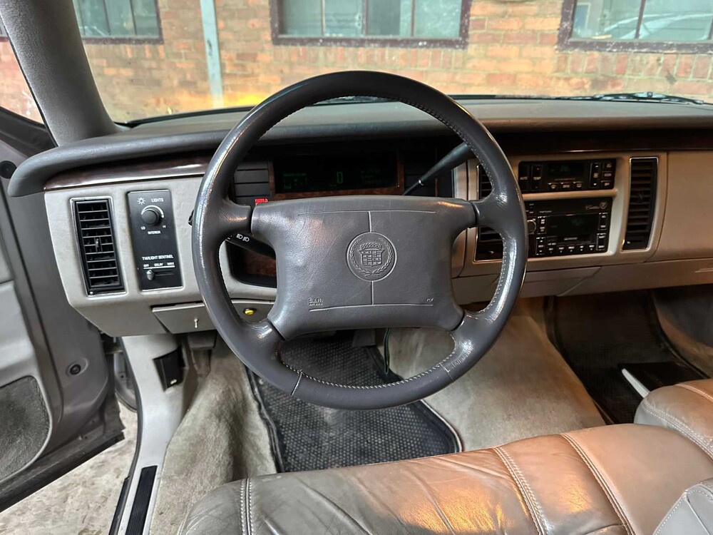 Cadillac Fleetwood Federal Coach 5.7 V8 262pk 1996 Begrafenisauto