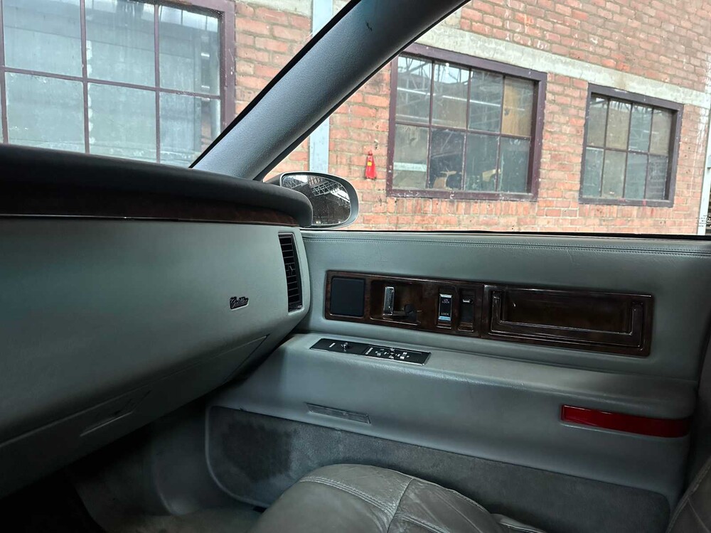 Cadillac Fleetwood Federal Coach 5.7 V8 262pk 1996 Begrafenisauto