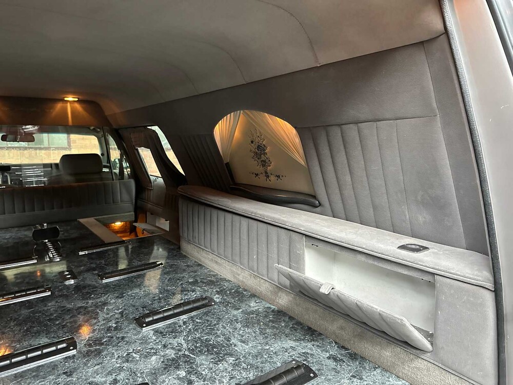 Cadillac Fleetwood Federal Coach 5.7 V8 262pk 1996 Begrafenisauto