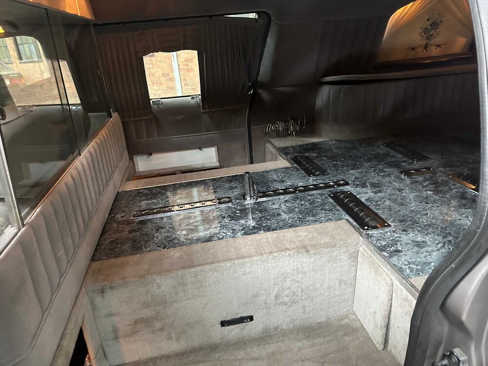 Cadillac Fleetwood Federal Coach 5.7 V8 262pk 1996 Begrafenisauto