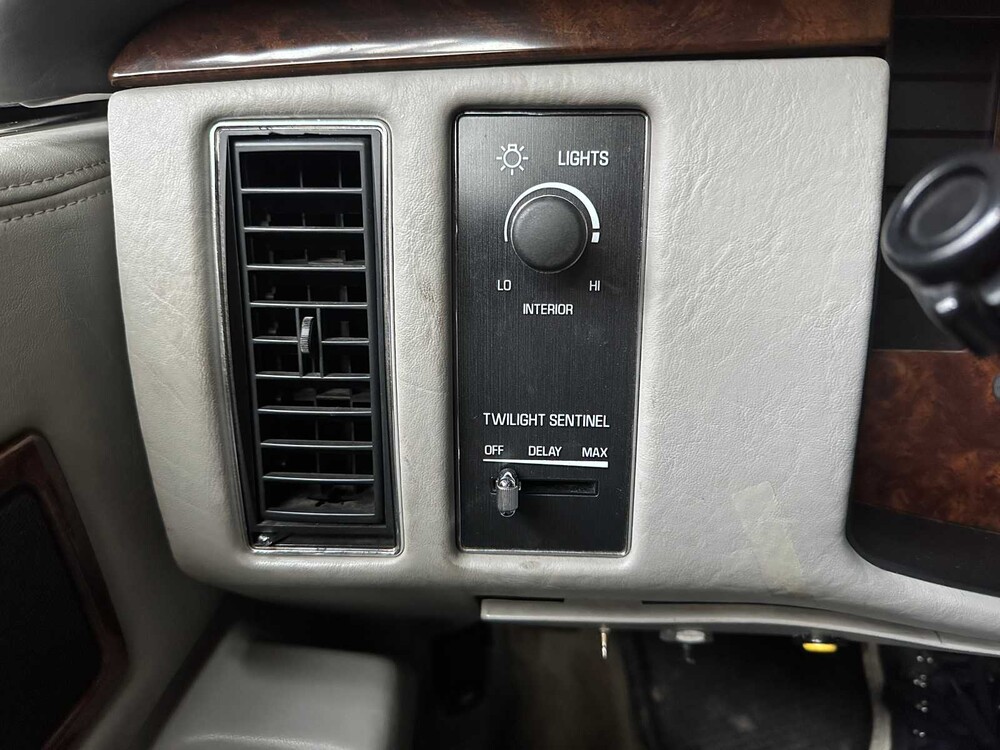 Cadillac Fleetwood Federal Coach 5.7 V8 262pk 1996 Begrafenisauto