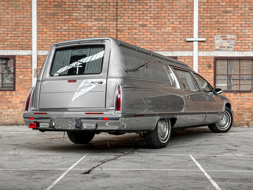 Cadillac Fleetwood Federal Coach 5.7 V8 262pk 1996 Begrafenisauto