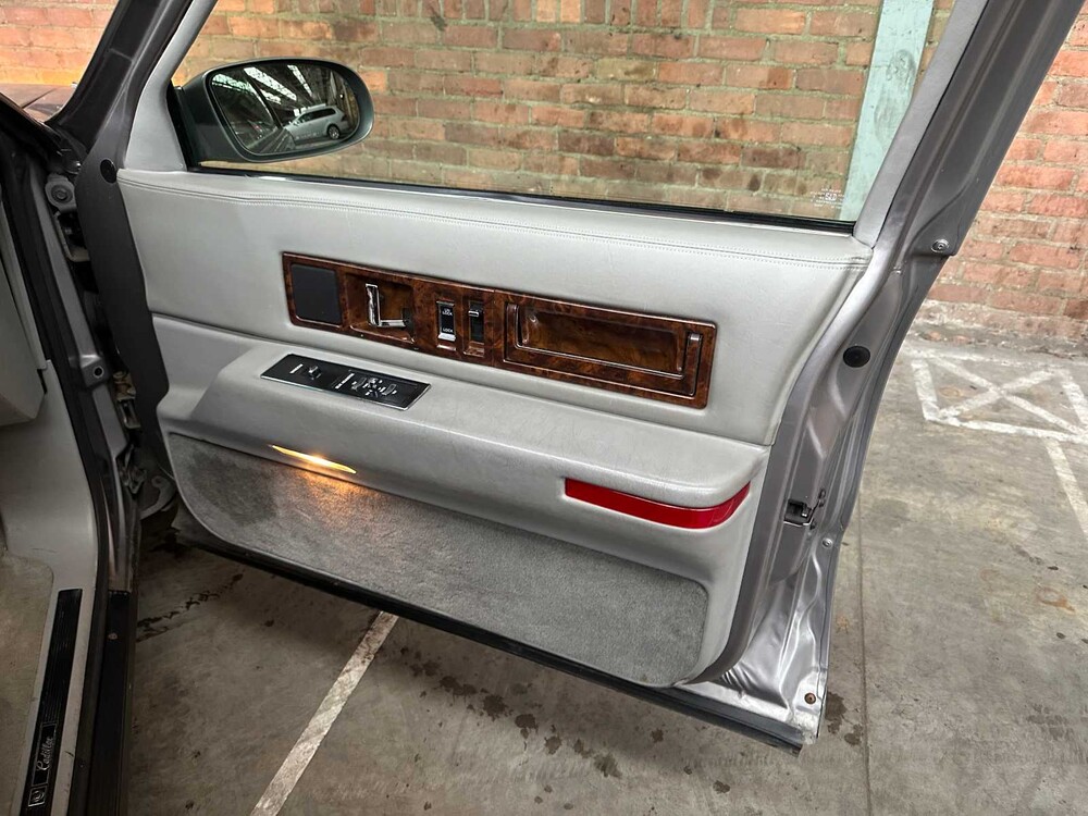 Cadillac Fleetwood Federal Coach 5.7 V8 262pk 1996 Begrafenisauto