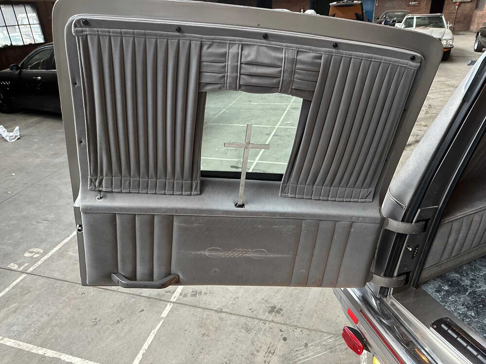 Cadillac Fleetwood Federal Coach 5.7 V8 262pk 1996 Begrafenisauto