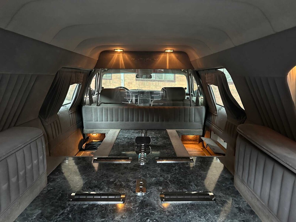 Cadillac Fleetwood Federal Coach 5.7 V8 262pk 1996 Begrafenisauto