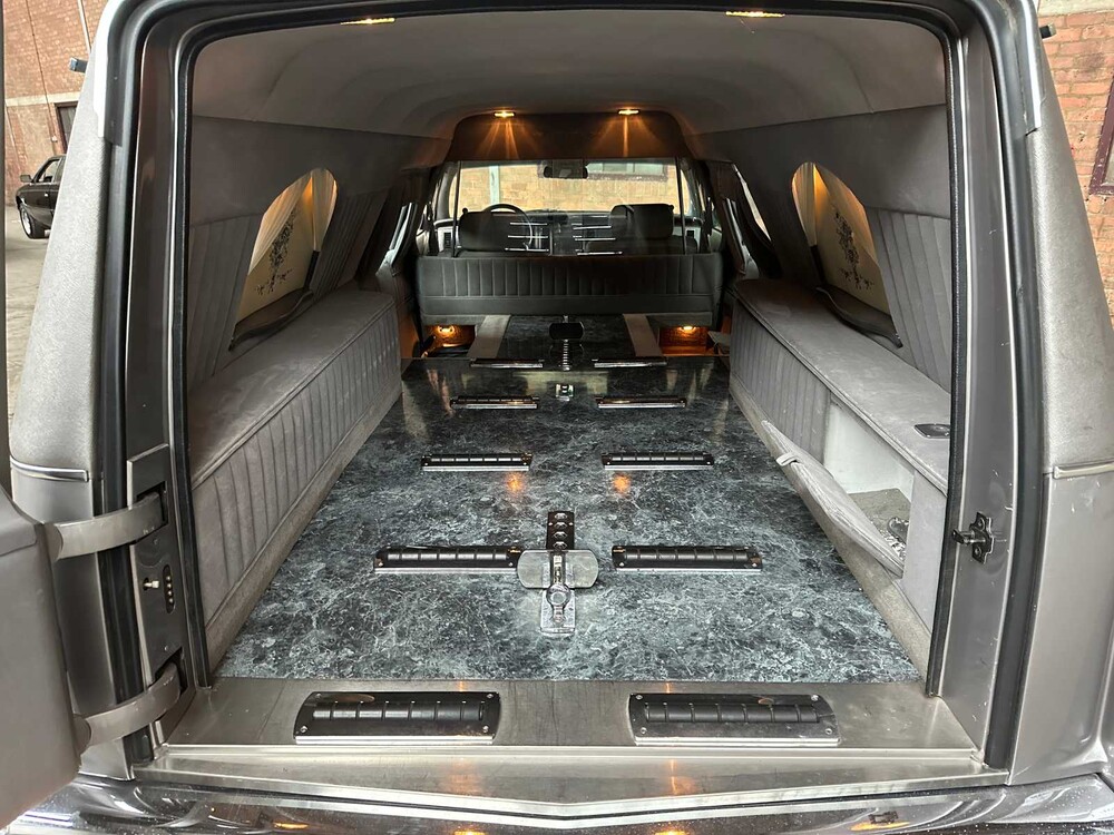 Cadillac Fleetwood Federal Coach 5.7 V8 262pk 1996 Begrafenisauto