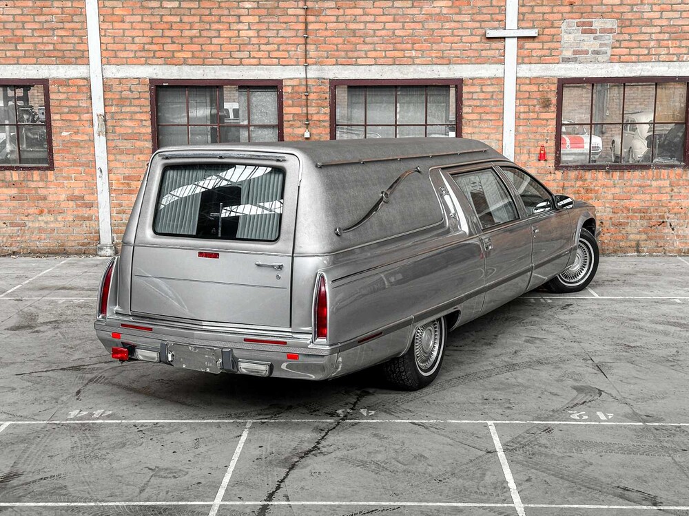 Cadillac Fleetwood Federal Coach 5.7 V8 262pk 1996 Begrafenisauto