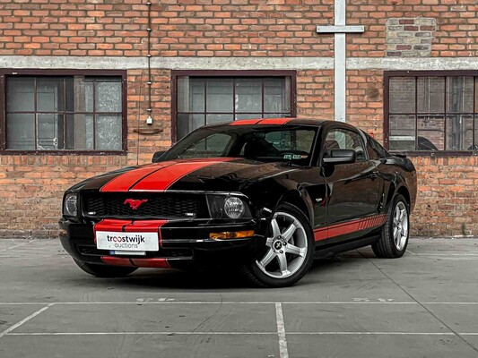 Ford Mustang Base 4.0 V8 211hp 2007