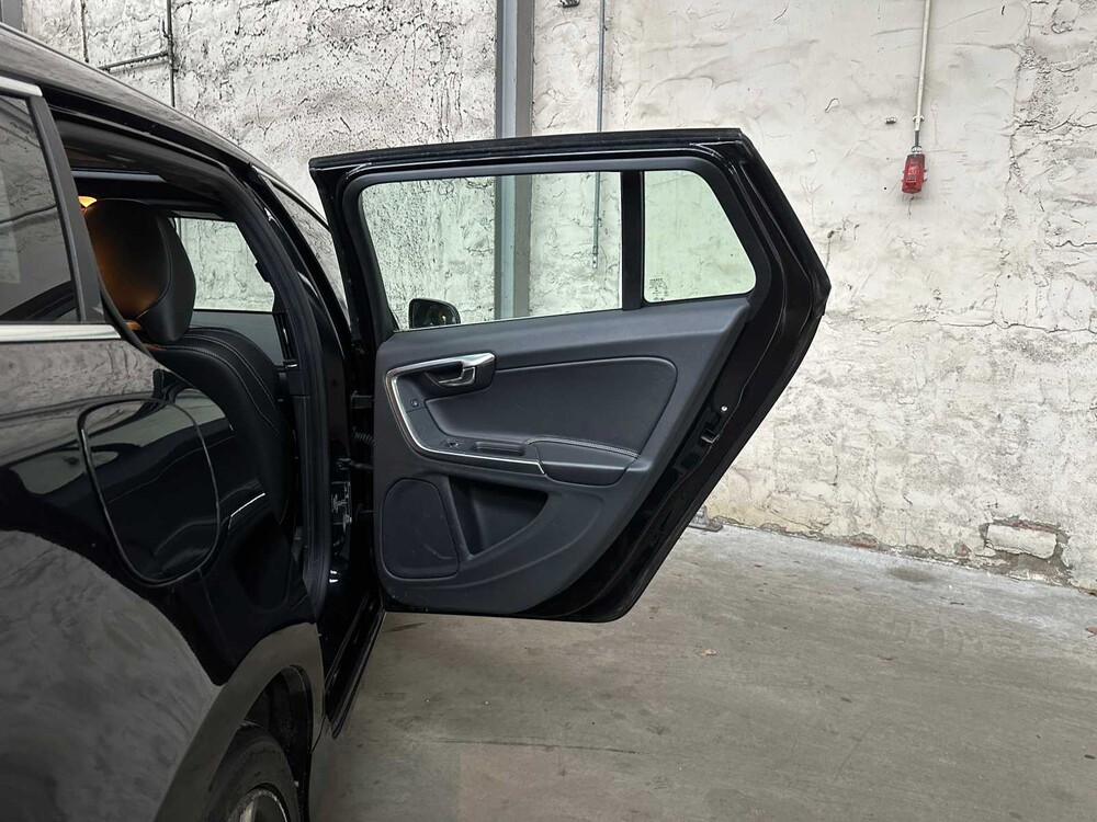 Volvo V60 2.4 D6 AWD Pl.i Summe. 215PS 2013, 4-SJX-92