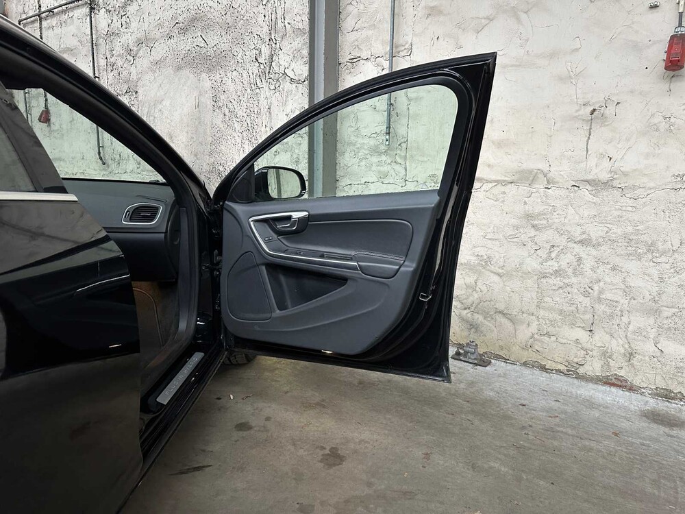 Volvo V60 2.4 D6 AWD Pl.i Summe. 215PS 2013, 4-SJX-92