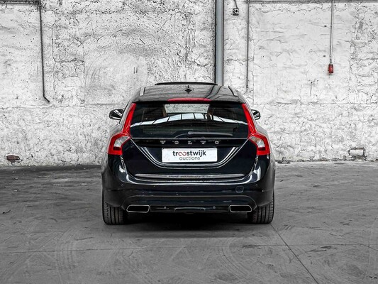 Volvo V60 2.4 D6 AWD Pl.i Sum. 215hp 2013, 4-SJX-92