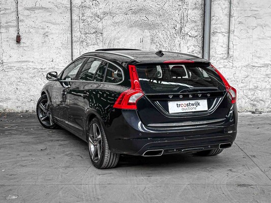 Volvo V60 2.4 D6 AWD Pl.i Sum. 215hp 2013, 4-SJX-92