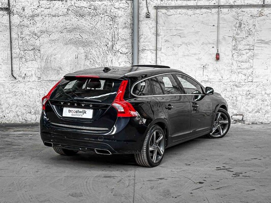 Volvo V60 2.4 D6 AWD Pl.i Sum. 215hp 2013, 4-SJX-92