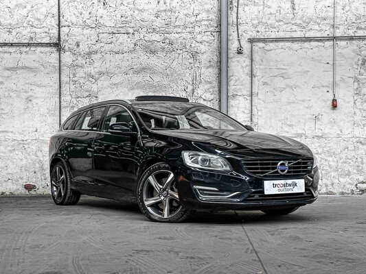 Volvo V60 2.4 D6 AWD Pl.i Sum. 215hp 2013, 4-SJX-92