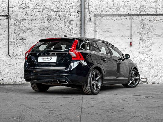 Volvo V60 2.4 D6 AWD Pl.i Sum. 215hp 2013, 4-SJX-92