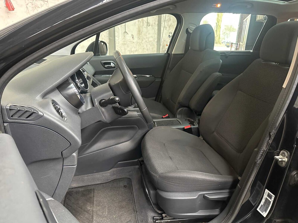 Peugeot 5008 1.6 THP Active 7p. 156PS 2012, 18-XVZ-7