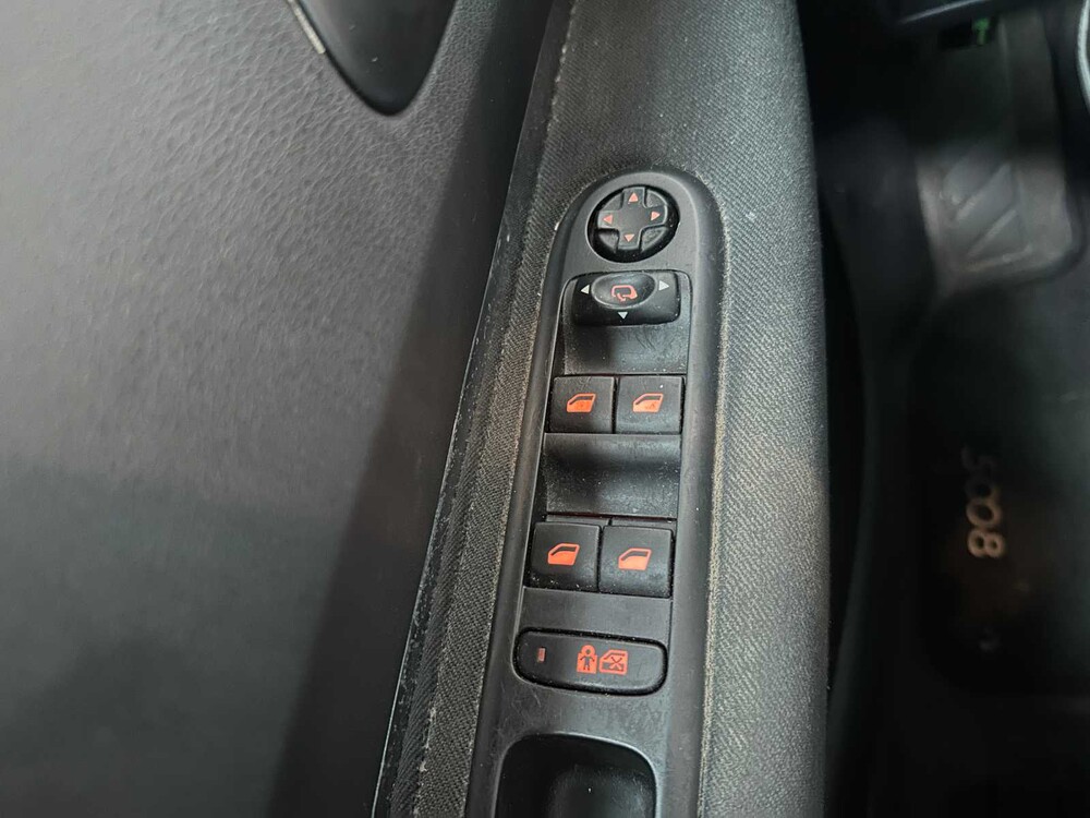 Peugeot 5008 1.6 THP Active 7p. 156PS 2012, 18-XVZ-7