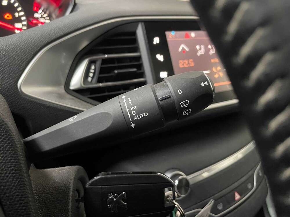 Peugeot 308 1.5 BlueHDi Blue Lease Premium 131PS 2019, XG-692-V