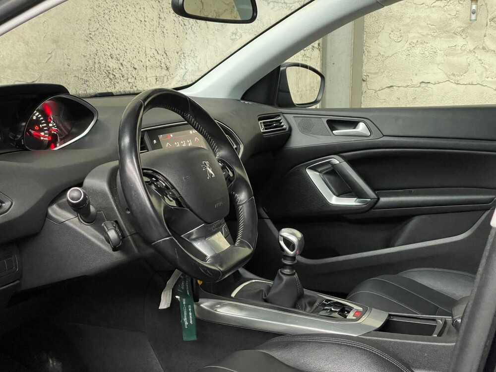 Peugeot 308 1.5 BlueHDi Blue Lease Premium 131PS 2019, XG-692-V