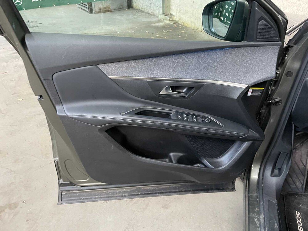 Peugeot 5008 1.2 PT BL. Premium 131PS 2020, H-094-HS