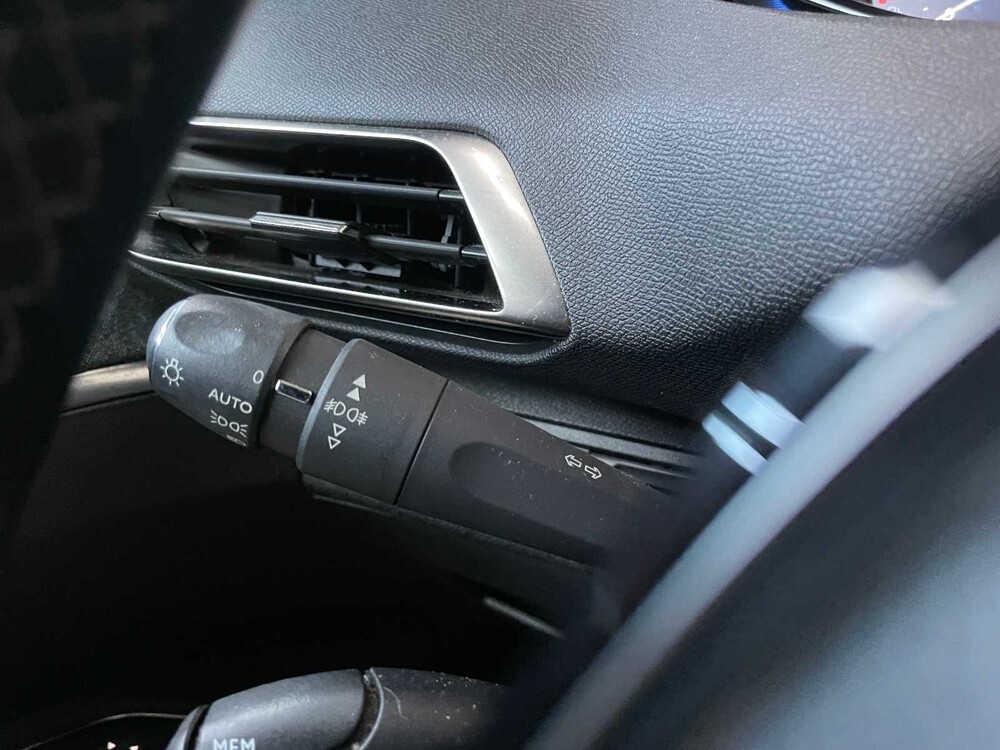 Peugeot 5008 1.2 PT BL. Premium 131PS 2020, H-094-HS