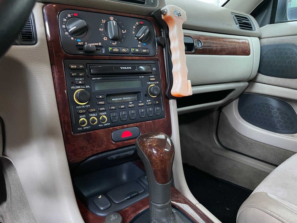 Volvo C70 2.4 193PS 2002 (Original-NL), 44-HV-DP