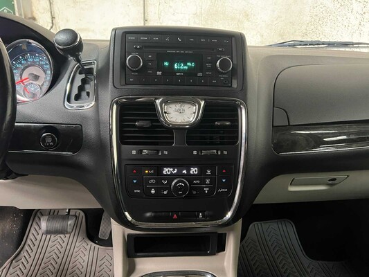 Lancia Voyager 3.6 V6 Platinum 283hp 2012, R-831-FN