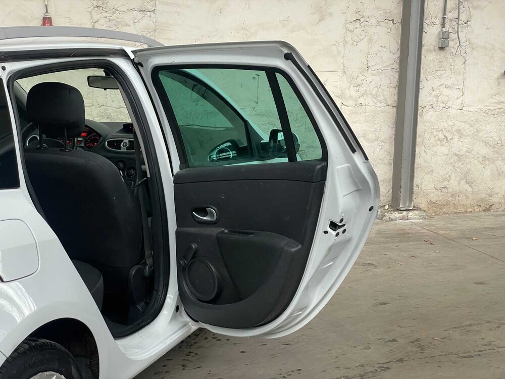 Renault Clio Kombi 1.2-16V Authentique 75PS 2011 (Original-NL), 06-RFL-1