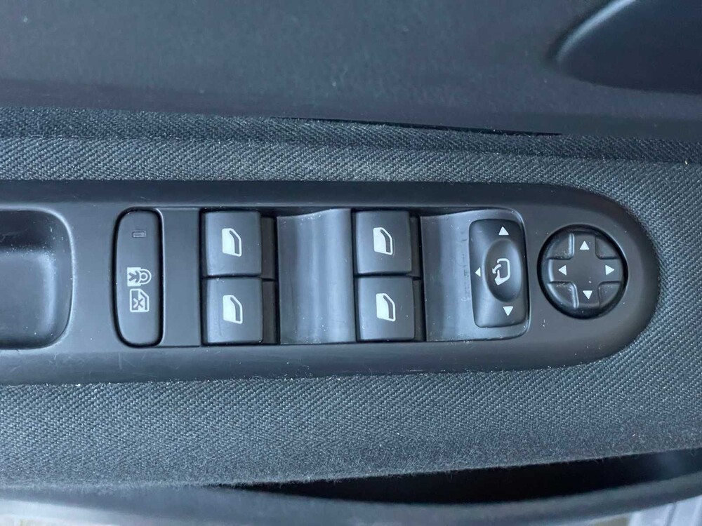 Peugeot 5008 1.6 THP Active 5p. 156PS 2014, 6-TLR-63