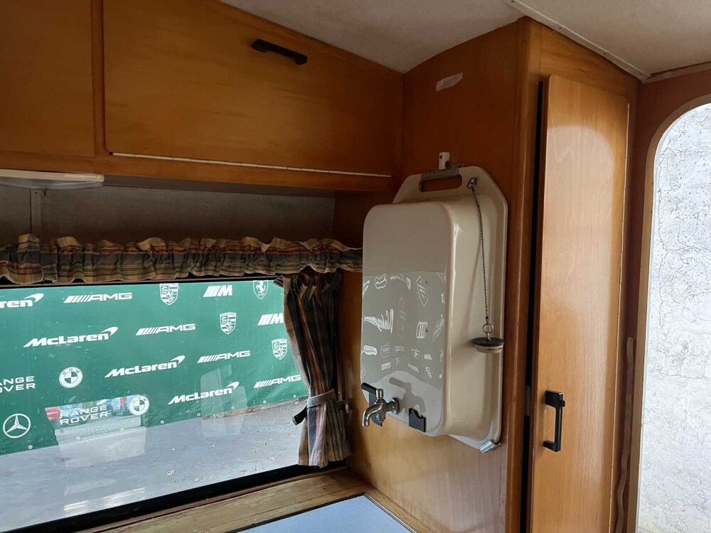 Otton Detectives Caravan